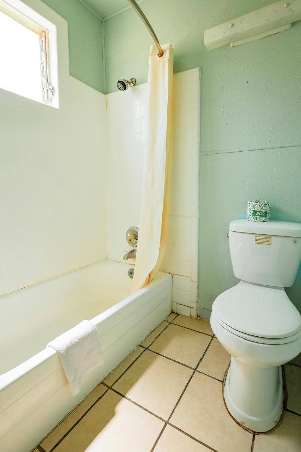 La Mesa Motel — photo 20