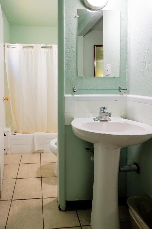 La Mesa Motel — photo 23