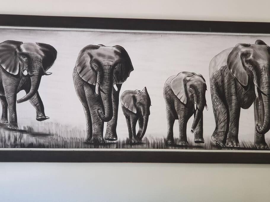 Central Upscale New Kingston Apt with pool - 3