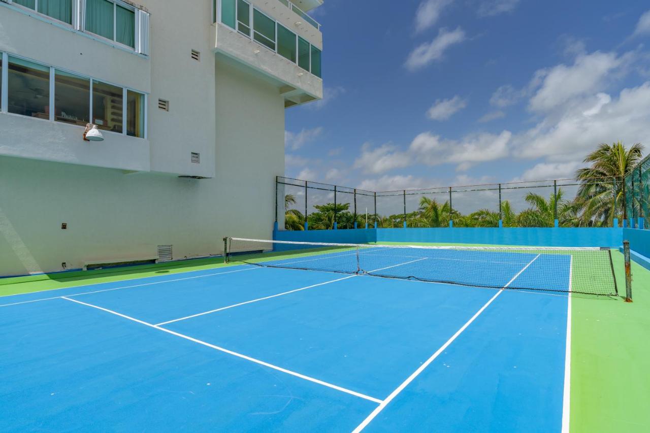 Tennis court: Ocean View Three Bedroom, Three Story Penthouse by the Beach