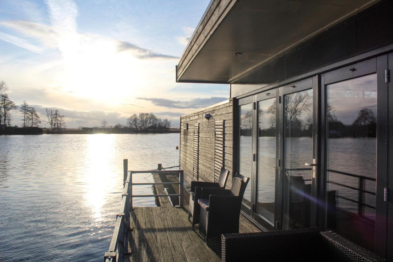 Uitzicht op een rivier vlak bij het vakantiehuis