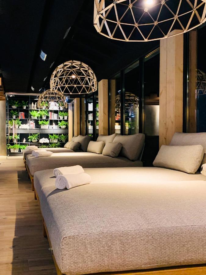 a row of beds are lined up in a room at Hotel de Sterrenberg - Adults Only in Otterlo