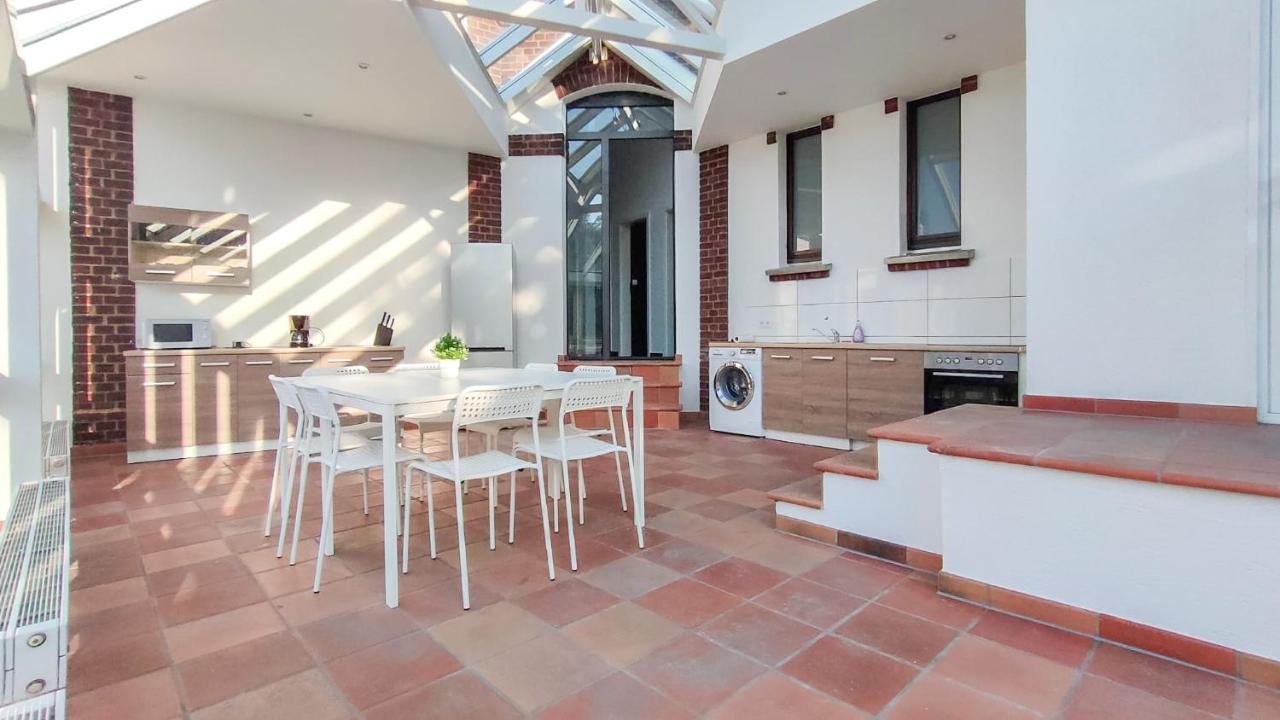 Tolstov Apartments - City Apartments with 2 , 3 and 6 Rooms - 15 Min to Messe DUS and Old Town DUS
