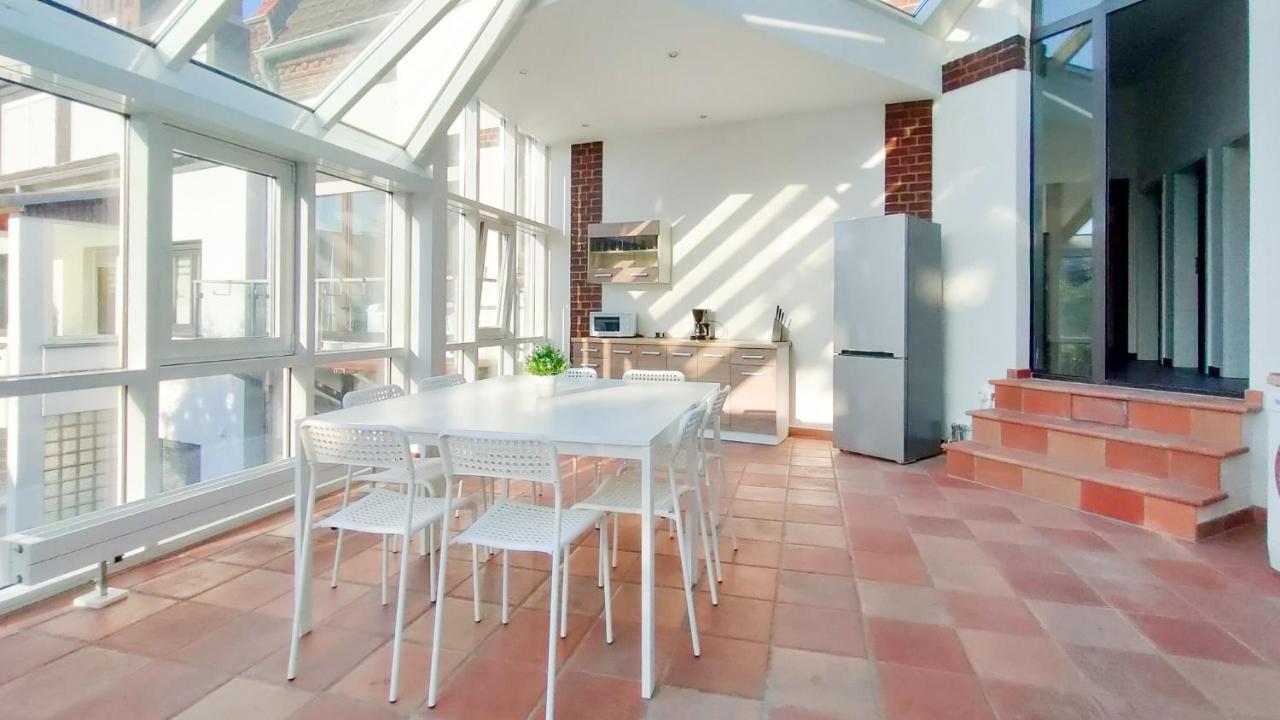 Tolstov Apartments - City Apartments with 2 , 3 and 6 Rooms - 15 Min to Messe DUS and Old Town DUS