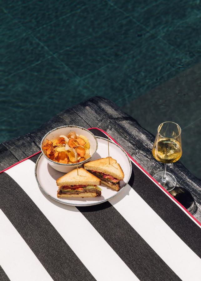 White Exclusive Suites & Villas - 4