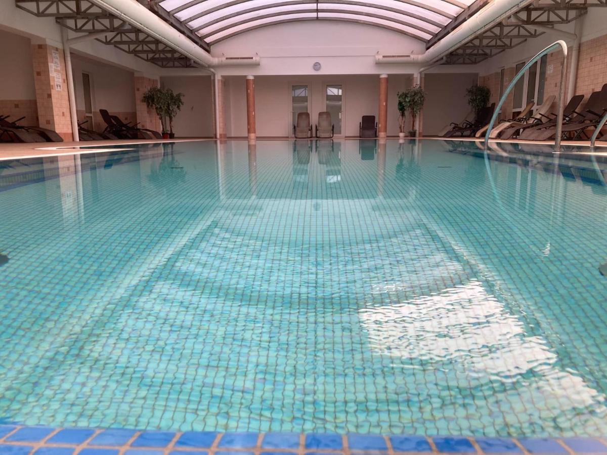 Heated swimming pool: Schmidt Apartman Zalakaros