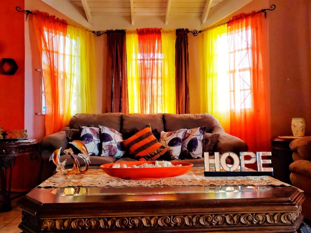 2 Bed-Sleeps 4-Gated community-5 Min Town Centre