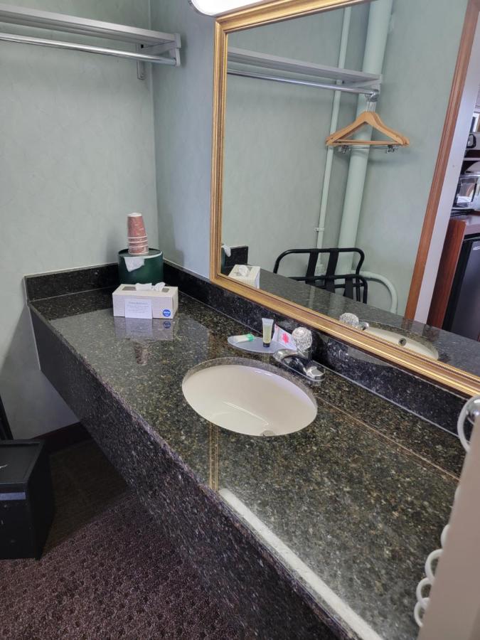 American Inn & Suites — photo 14