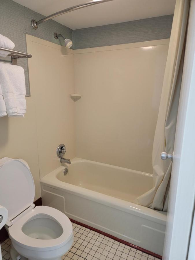American Inn & Suites — photo 3