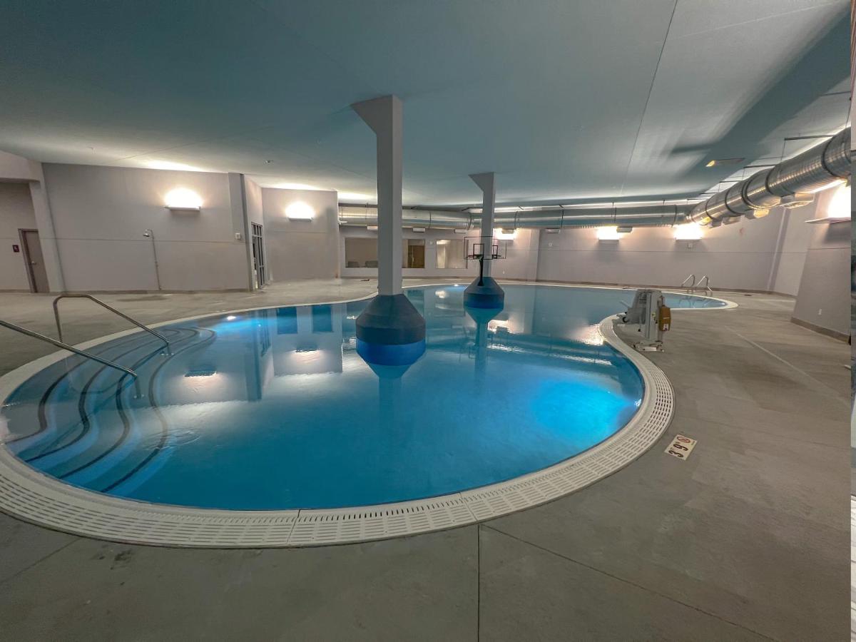Heated swimming pool: Crowne Plaza - Kearney, an IHG Hotel