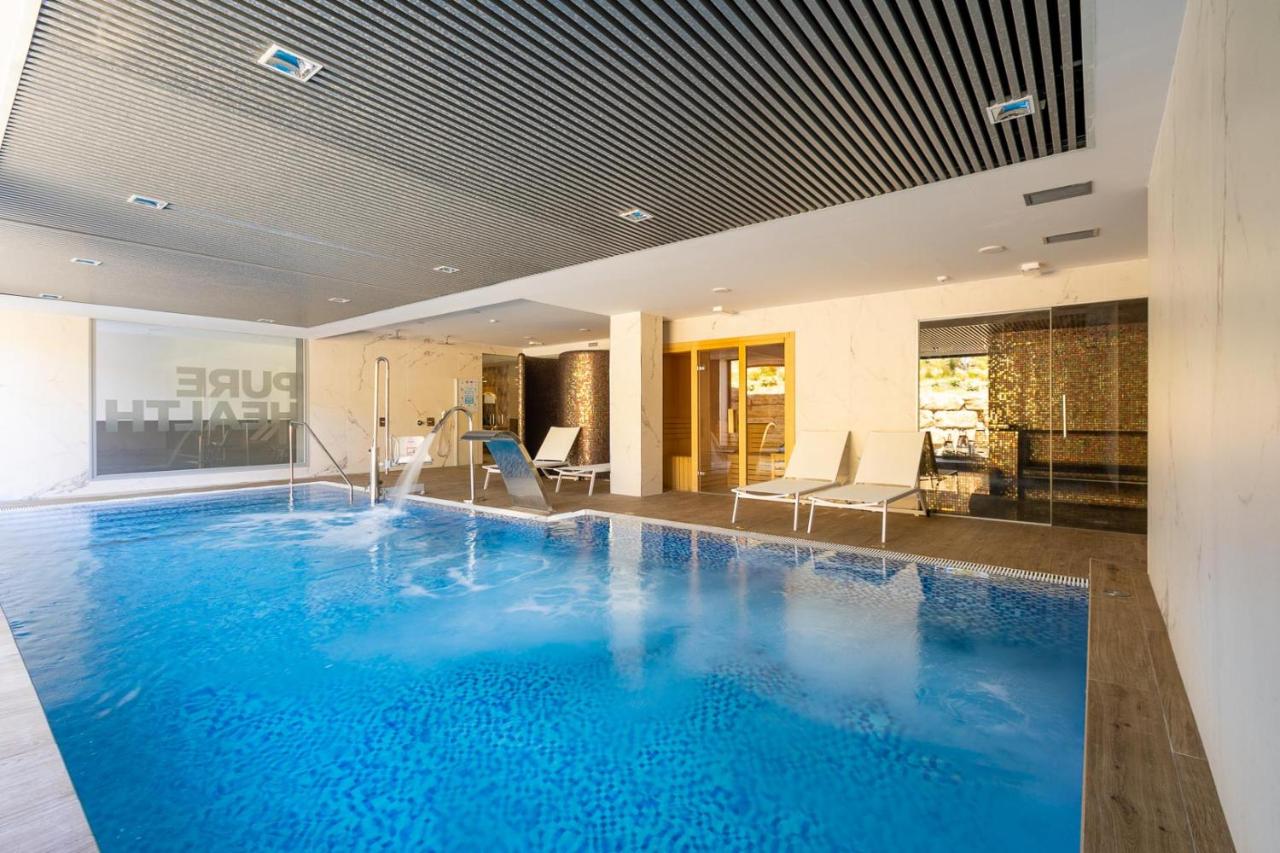 Heated swimming pool: The Golden Oasis Penthouse