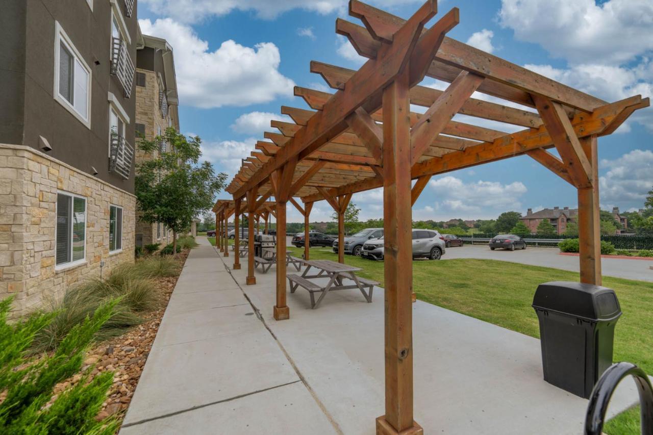 Soka Suites Dallas - Las Colinas — photo 18