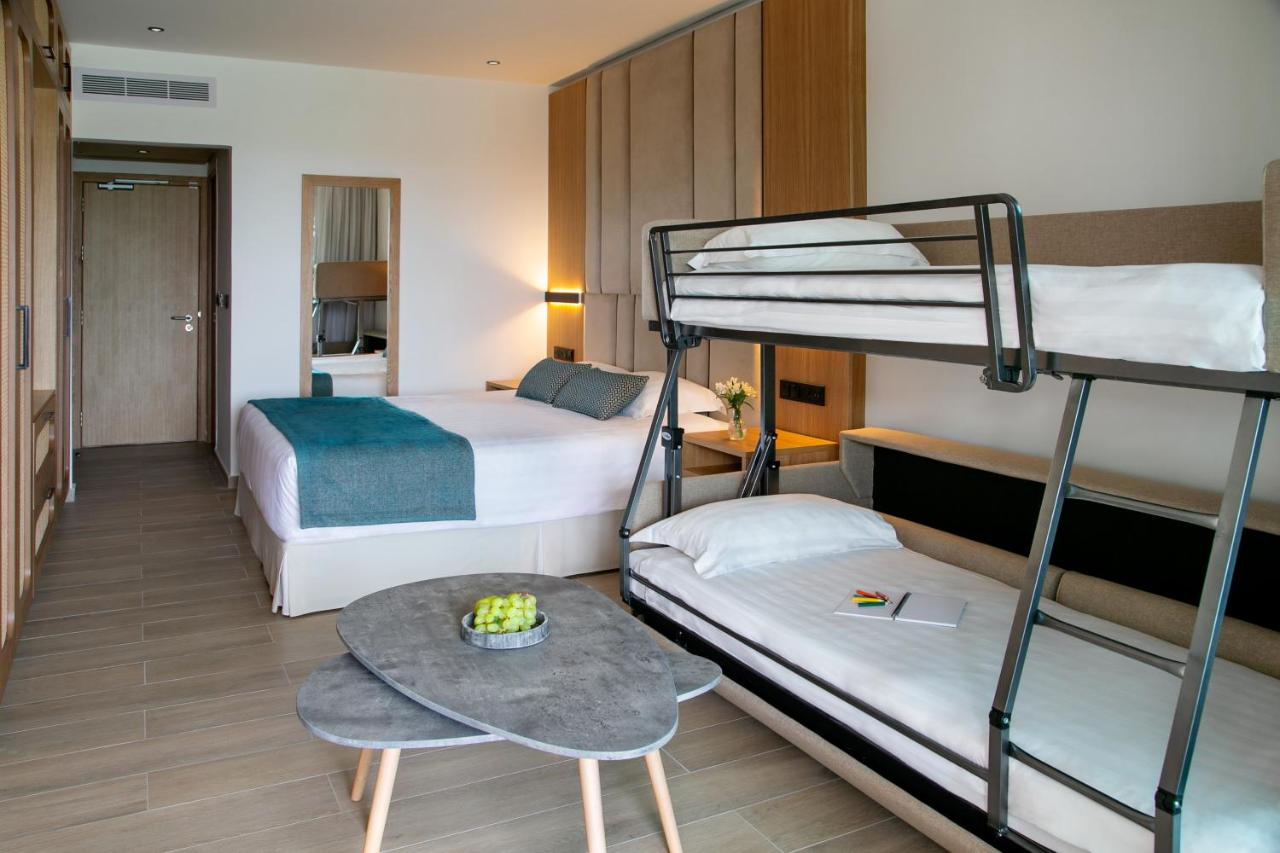 Asterias Beach Hotel photo