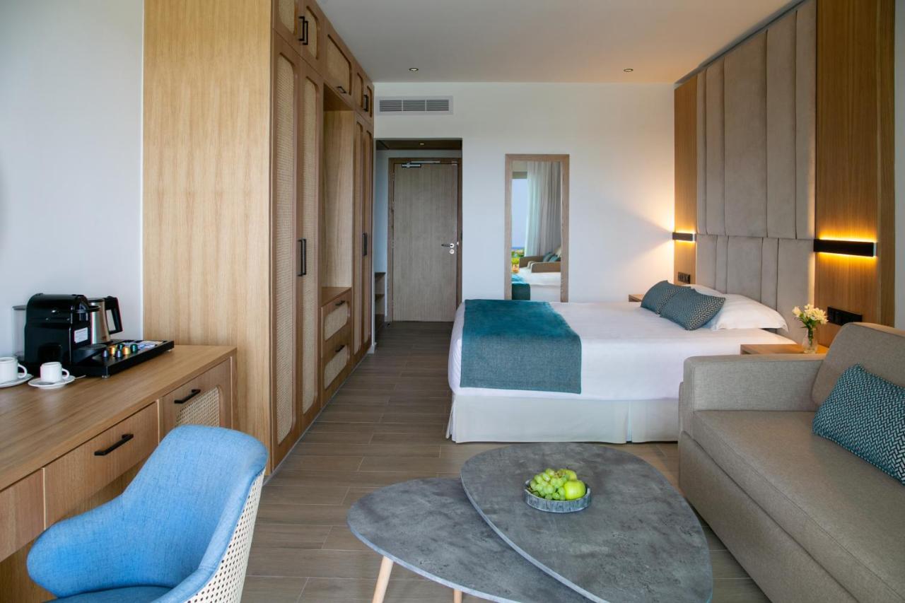 Asterias Beach Hotel photo