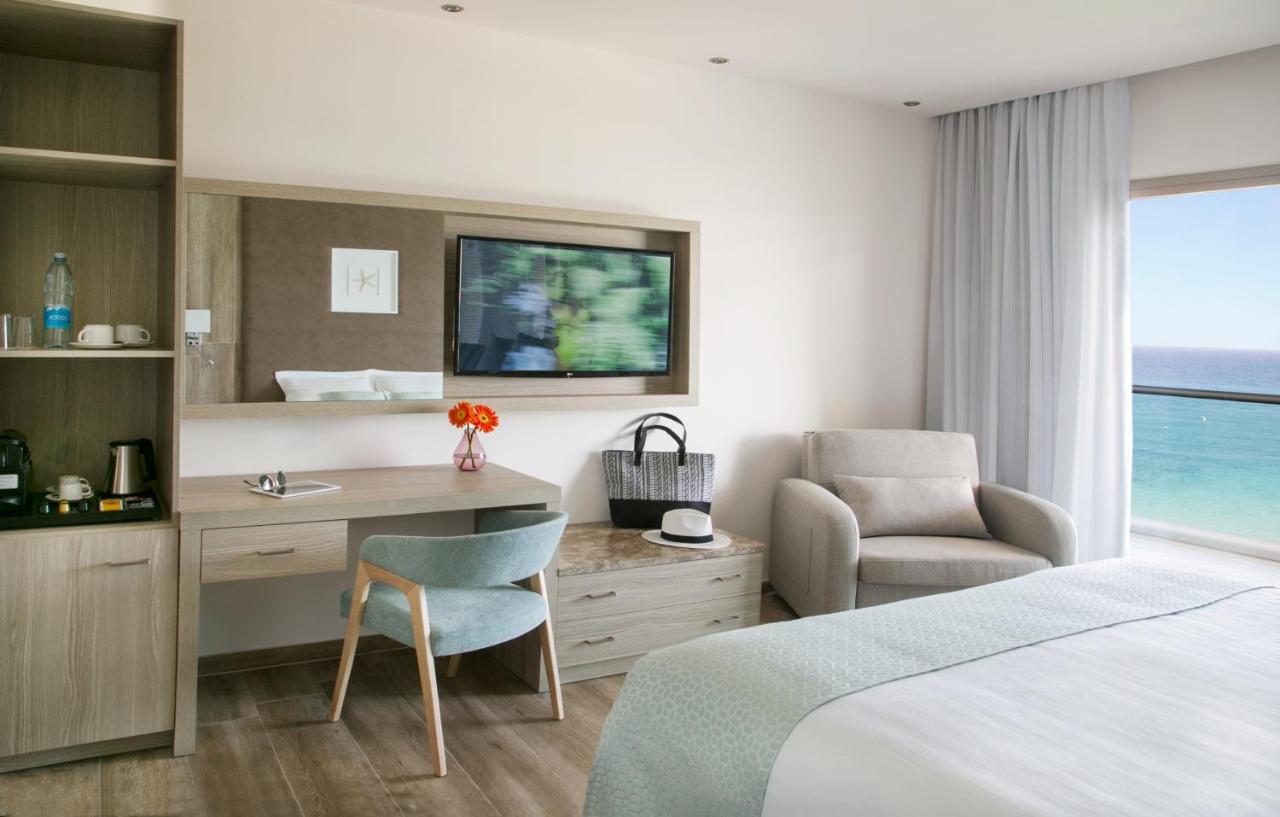 Asterias Beach Hotel photo