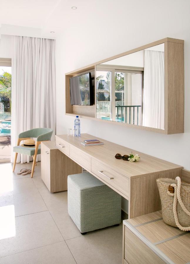 Asterias Beach Hotel photo