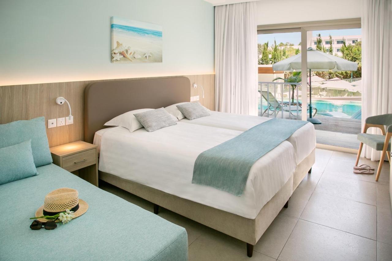 Asterias Beach Hotel photo