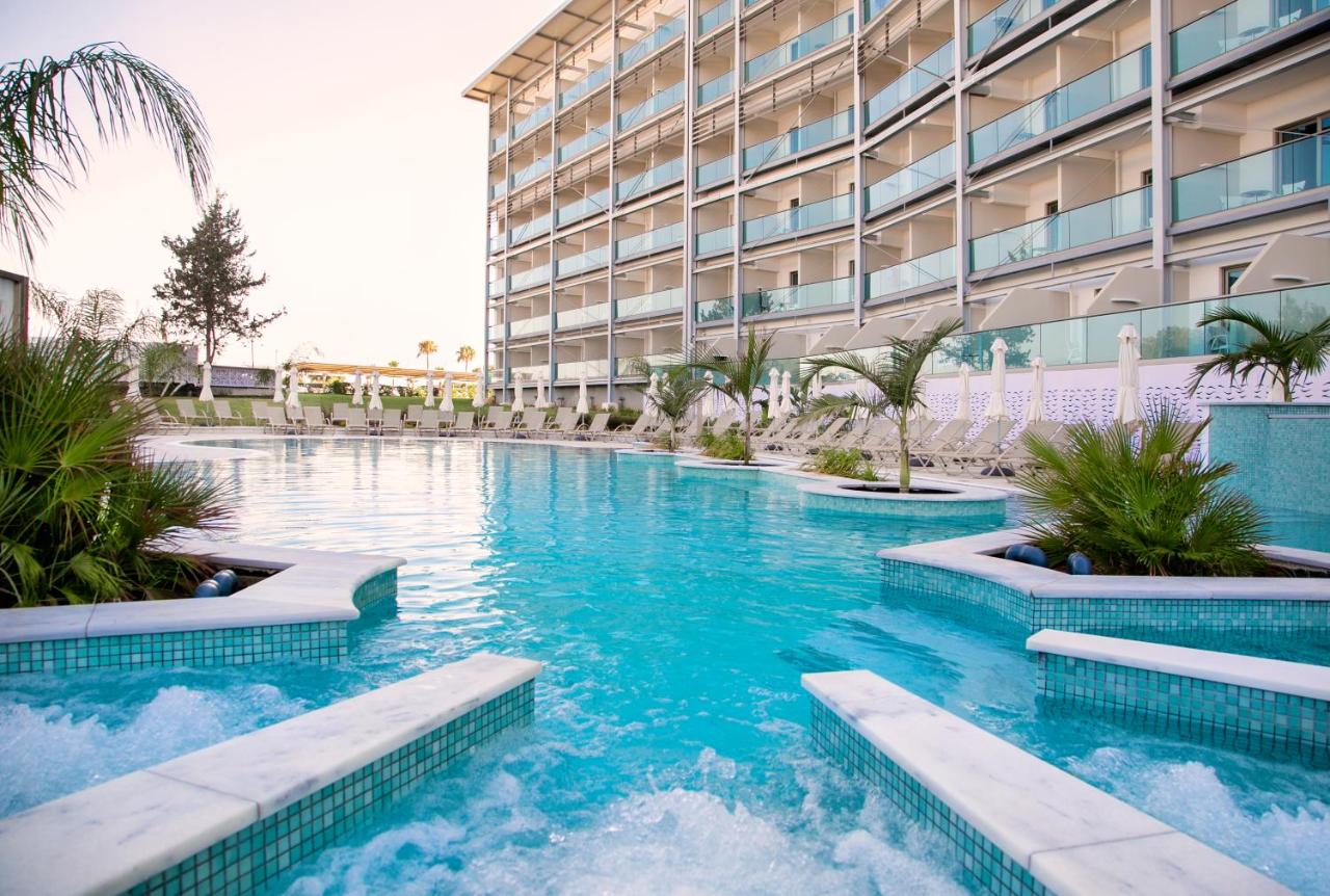 Asterias Beach Hotel photo