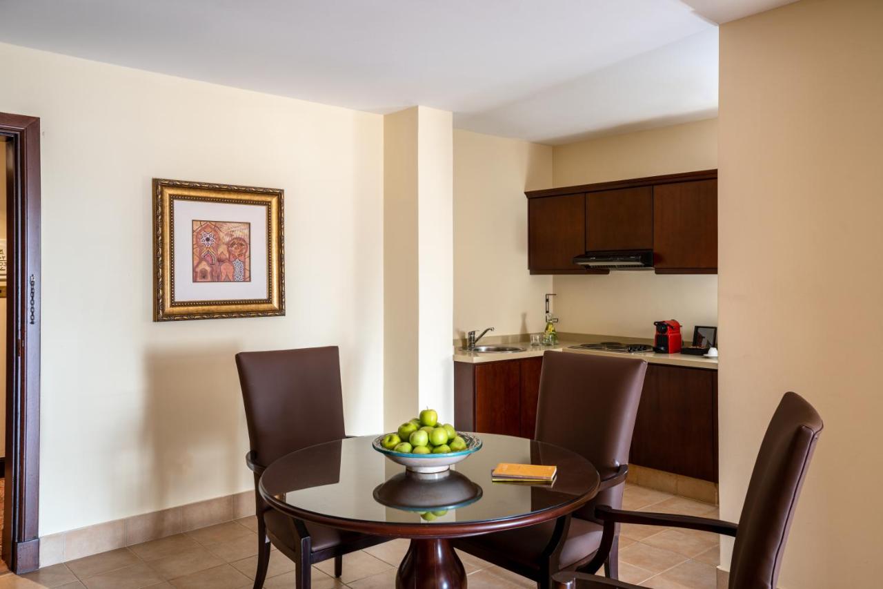 Mercure Grand Hotel Seef - All Suites photo