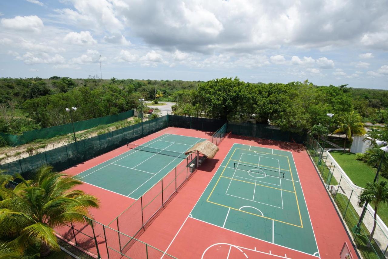 Tennis court: Melia Cozumel All Inclusive