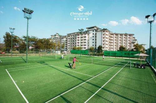 Tennis court: Exclusive Private Studios in the Emerald complex