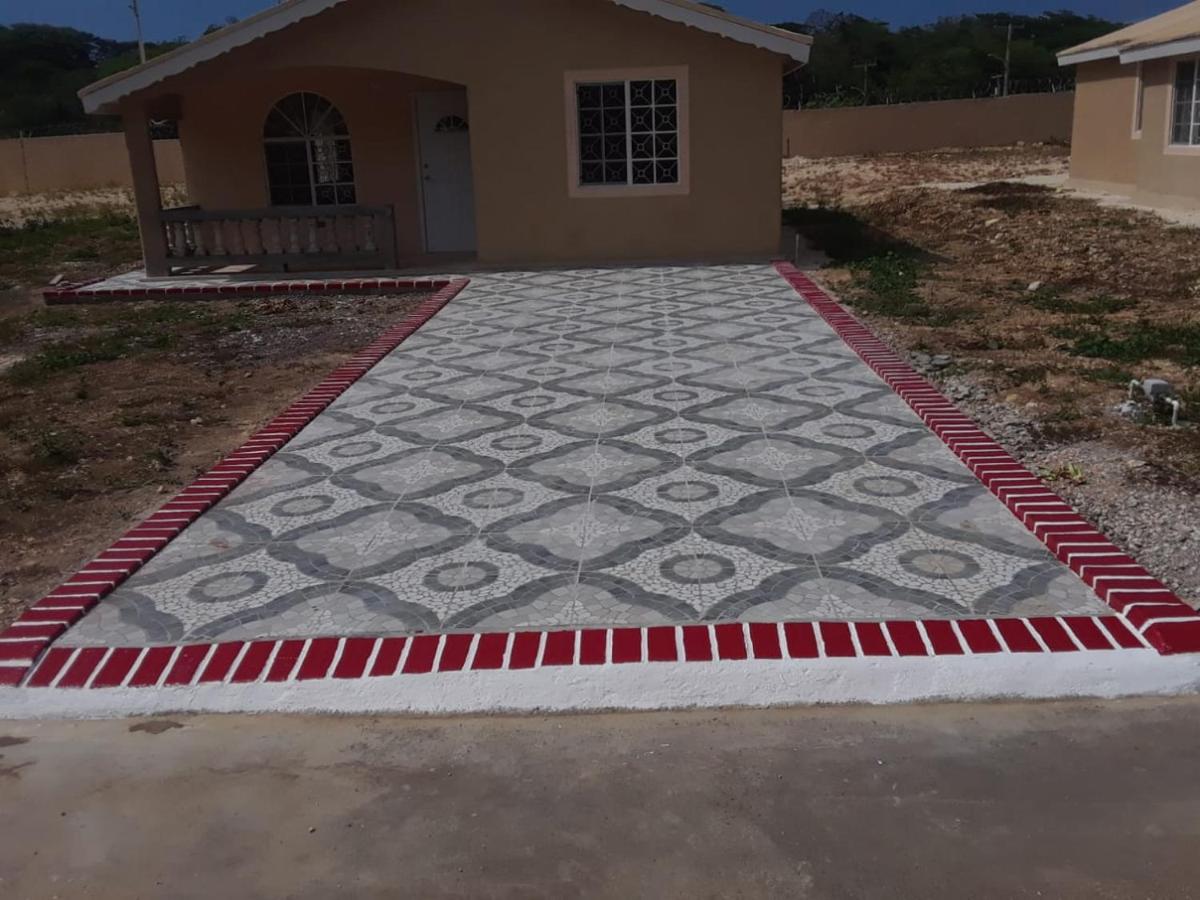 Luxury Manor 2 Bedroom /1 Bathroom House w/electric fireplace, - 5