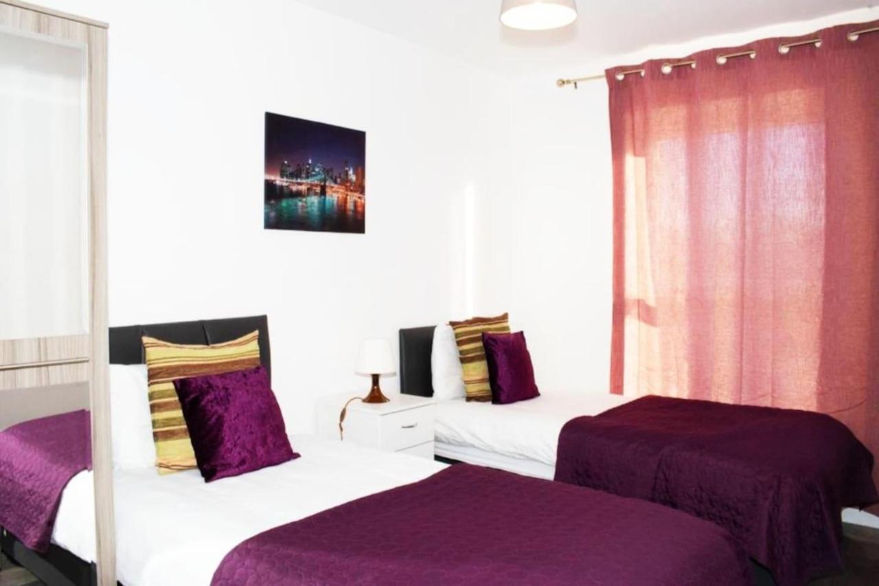 TMS Beautiful 2BR Apartment! Ensuite! Lakeside photo