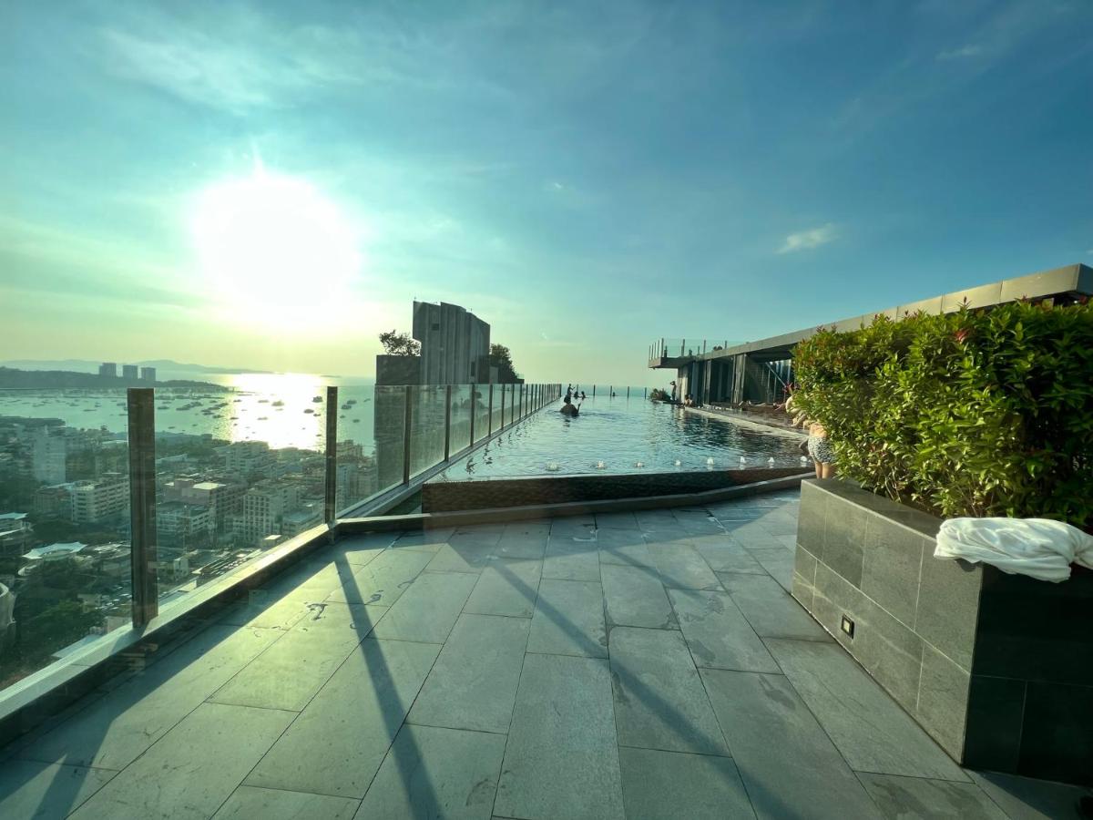 Rooftop swimming pool: Enjoy Sunsets at Fully Equipped 1BR Condo The BASE