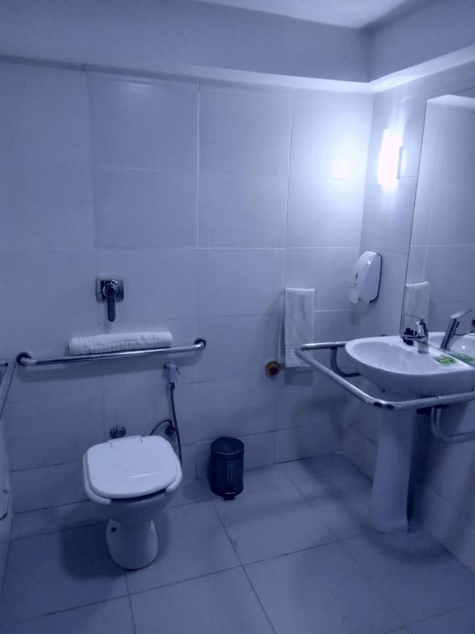 Americas Townhouse Hotel photo