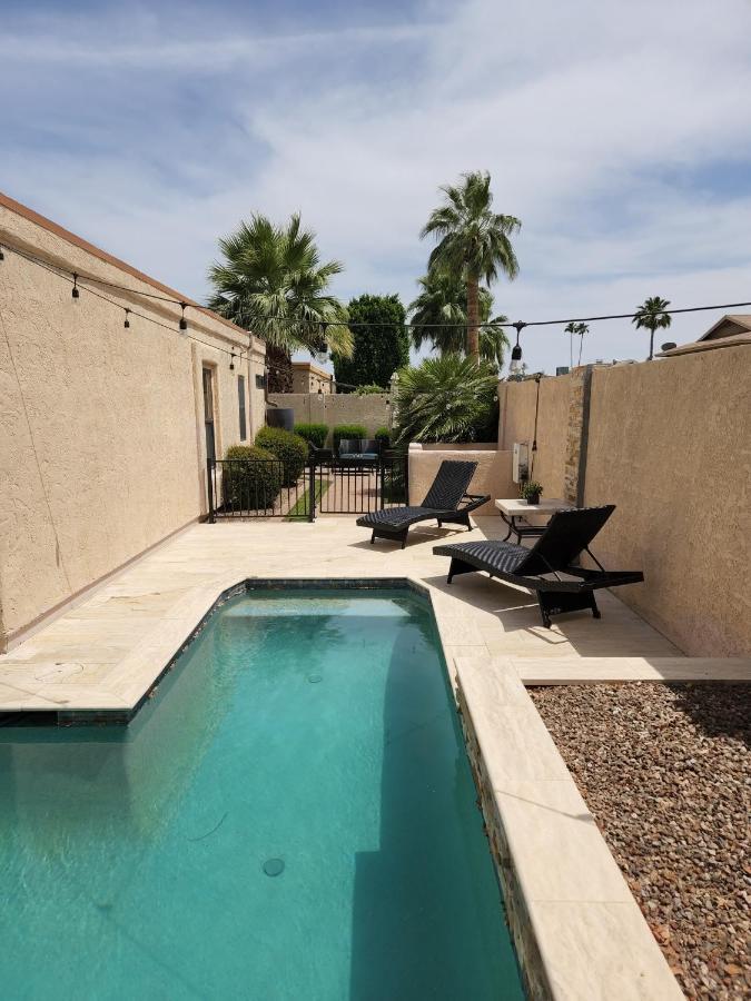 {{ hotelInfo.altText }}