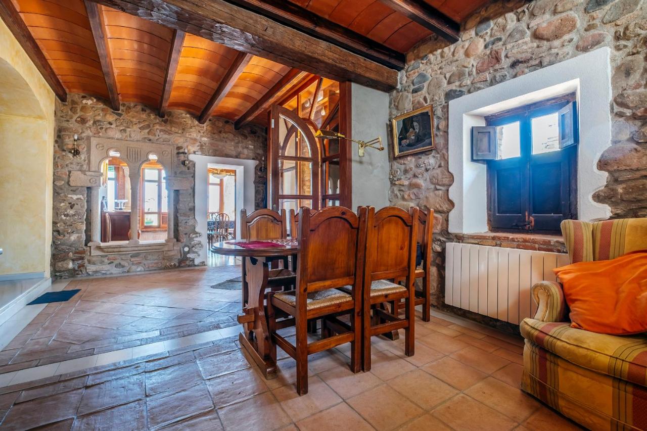 Masia Rural Can Lluci para 14 pax con Piscina y Barbacoa a ...