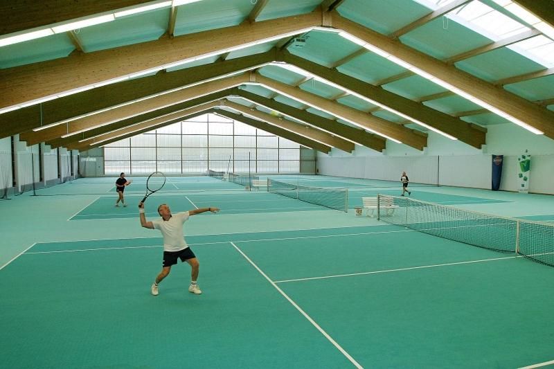 Tennis court: Sporthotel Neuruppin - Gästehaus mit Ferienwohnungen