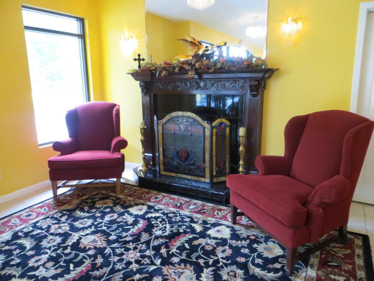 Golden Manor Inn & Suites — photo 18