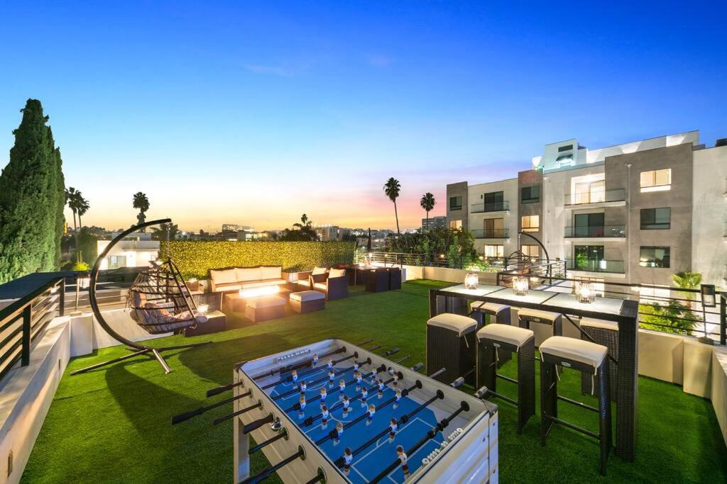 Beverly Hills LUX Villa w. Pool, Rooftop & Parking - 4