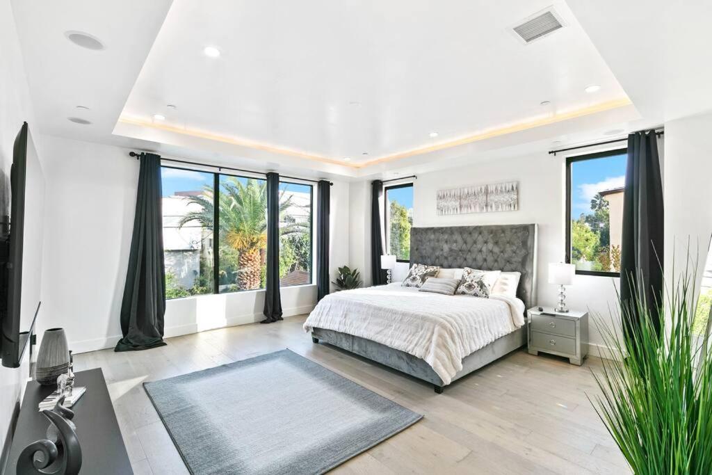 Beverly Hills LUX Villa w. Pool, Rooftop & Parking - 2