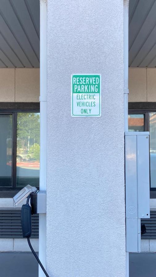 Island Suites Hobby Airport — photo 18
