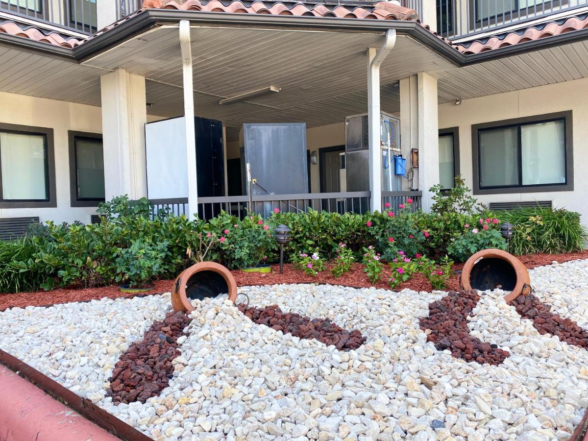 Island Suites Hobby Airport — photo 23