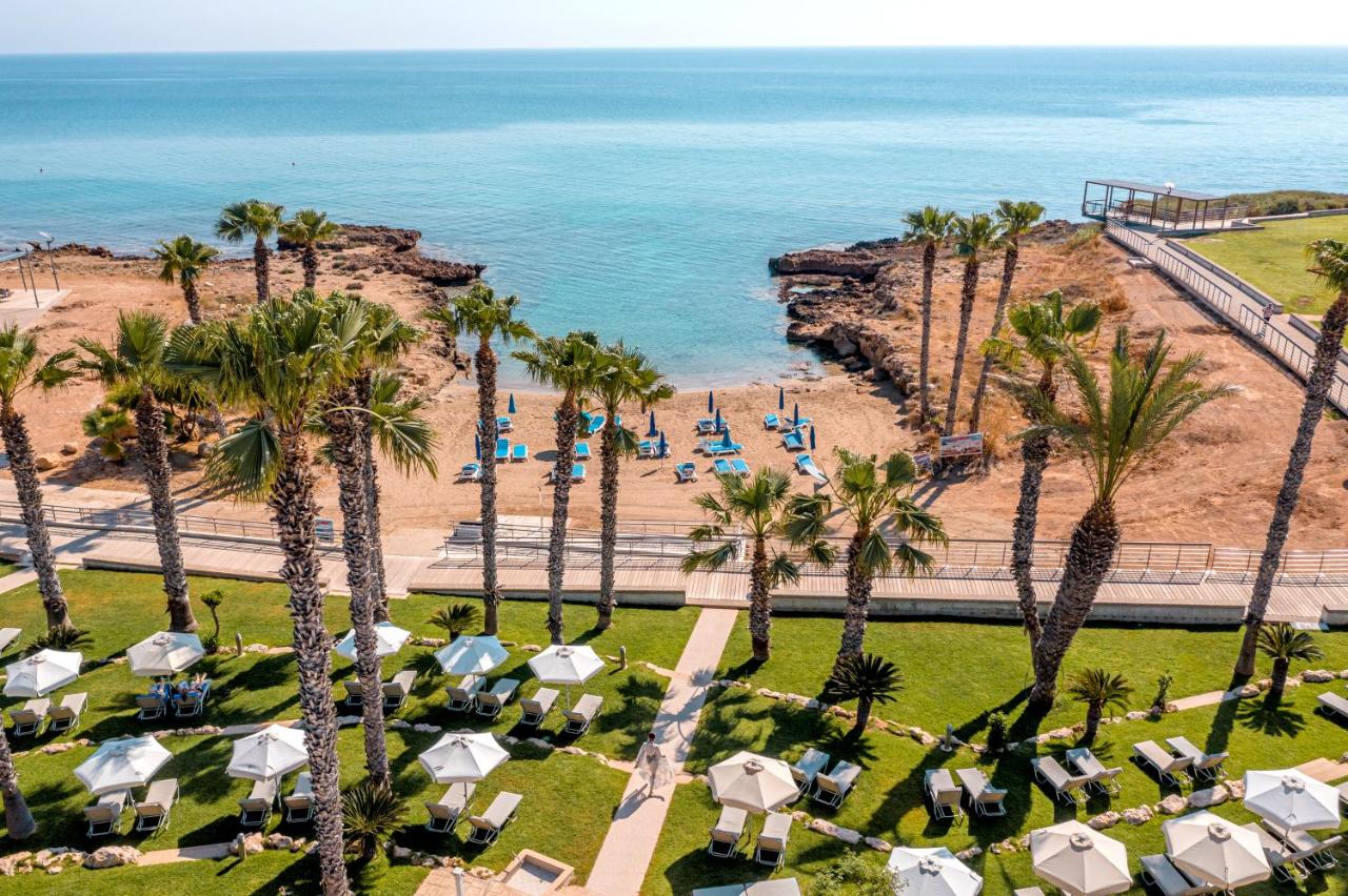 Louis Althea Beach photo