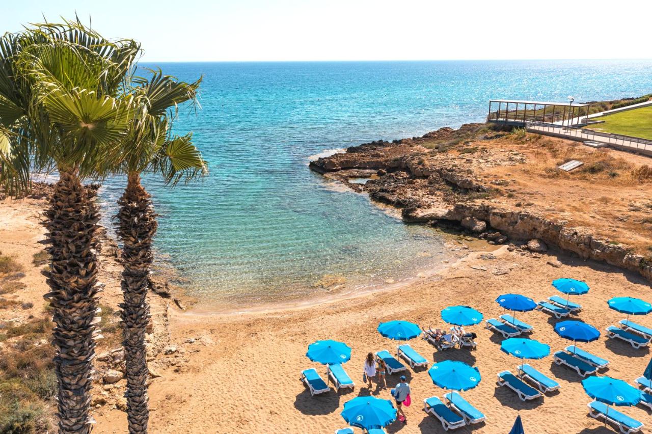 Louis Althea Beach photo
