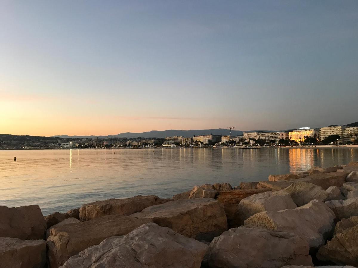 Hotel, plaża: Cannes centre T2 derrière Martinez plage 3' à pied