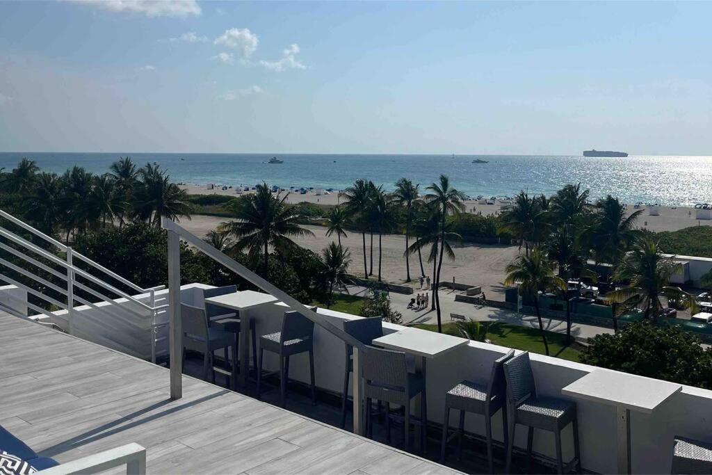 Hotel, plaża: Suites at The Strand on Ocean Drive