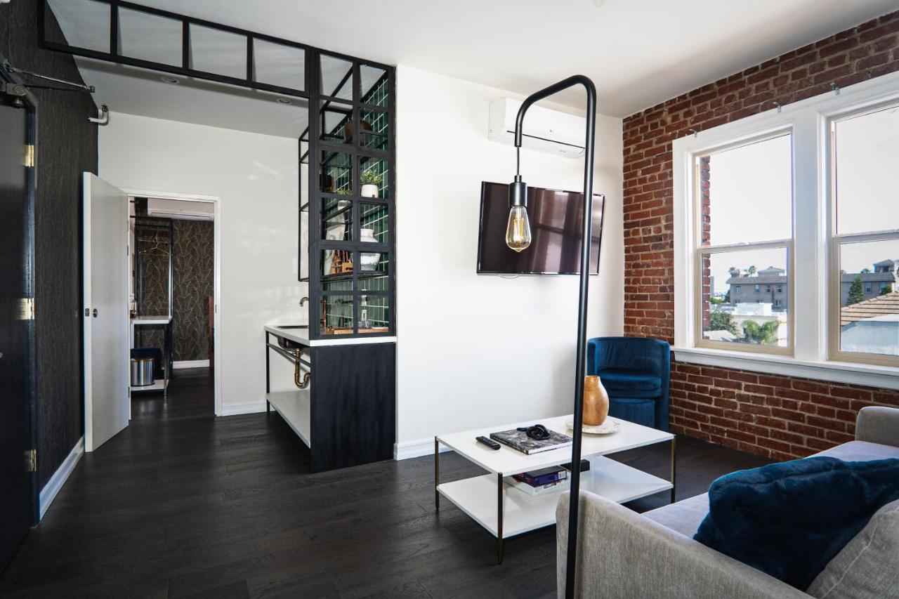 H by H Hospitality - 5