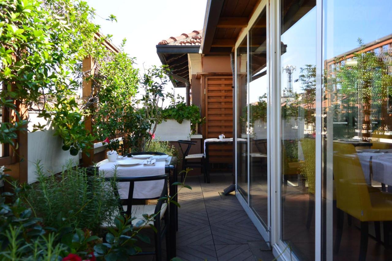 Hotel Metrò in Milan - Experience Milanese Elegance from Our Rooftop to the Corso.