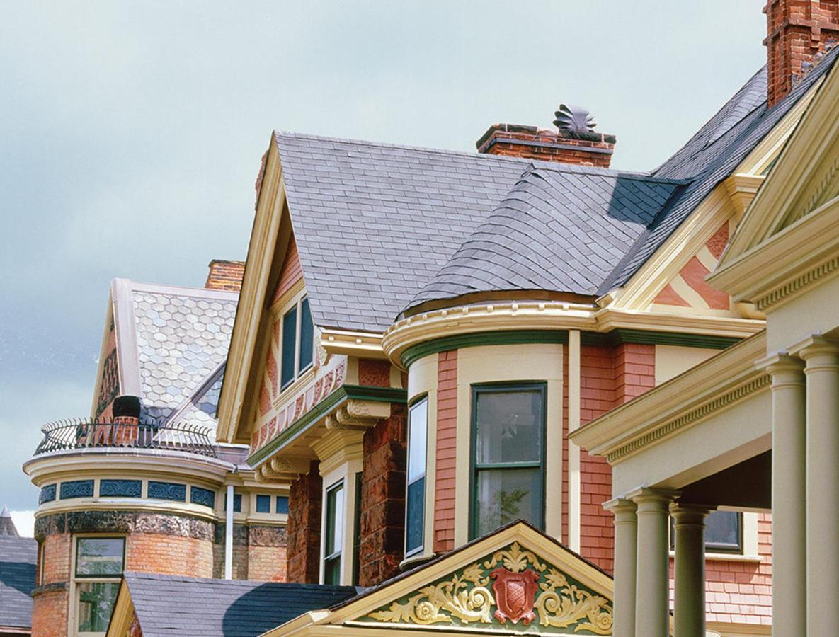 {{ hotelInfo.altText }}