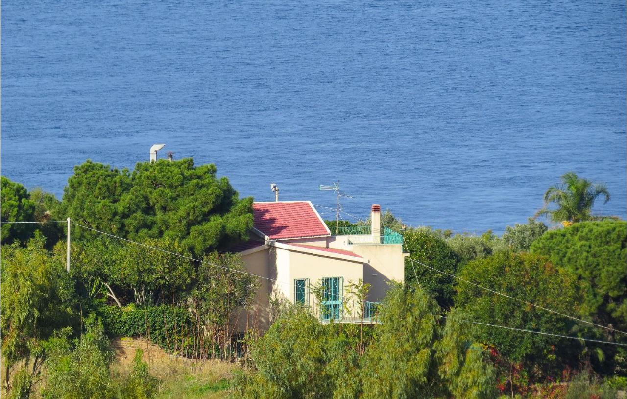 Stunning Home In Villa San Giovanni With 4 Bedrooms And Wifi photo
