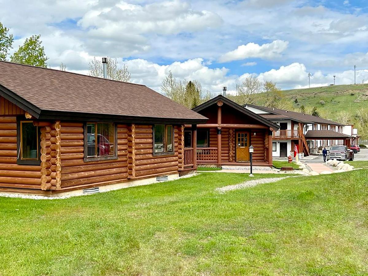 Beartooth Hideaway Inn & Cabins — photo 2
