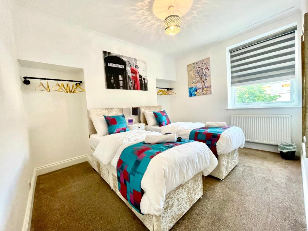 {{ hotelInfo.altText }}