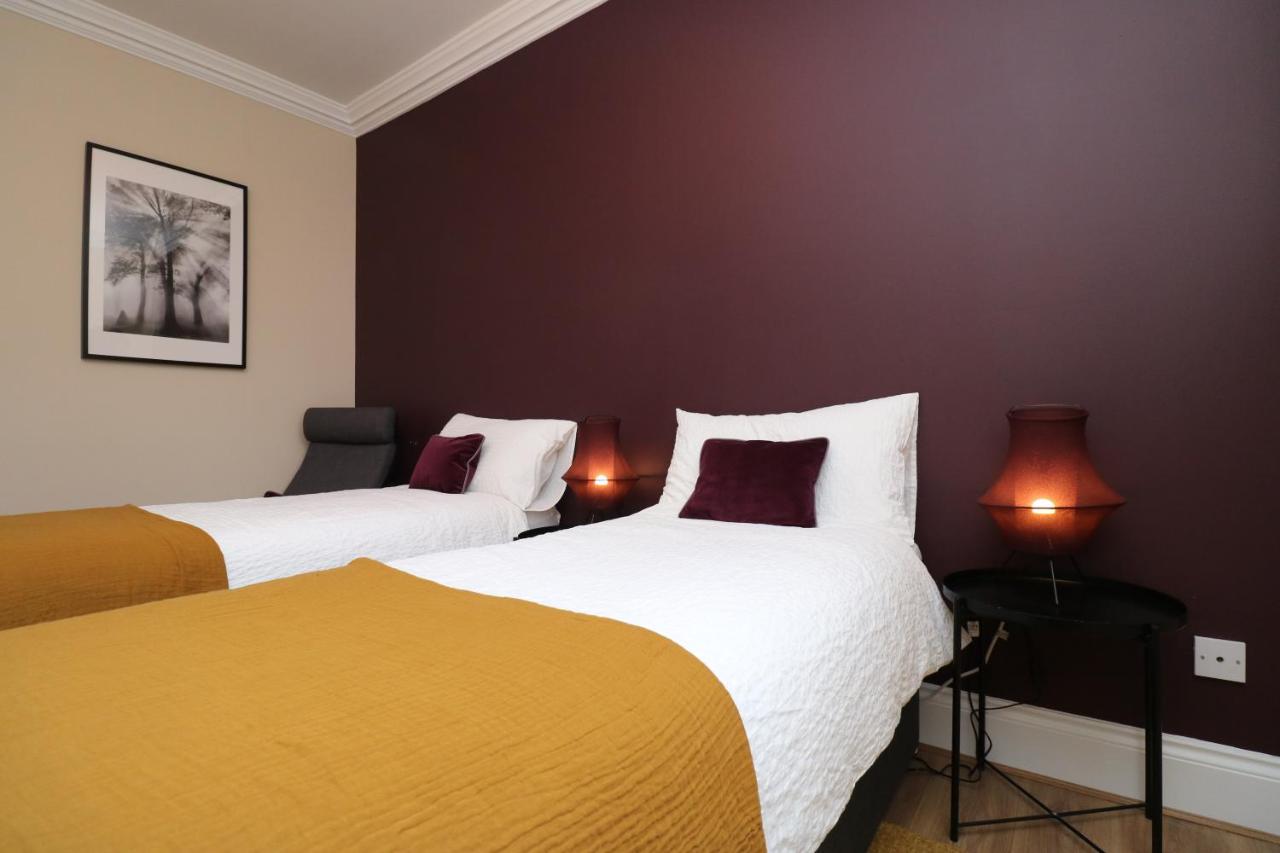 {{ hotelInfo.altText }}