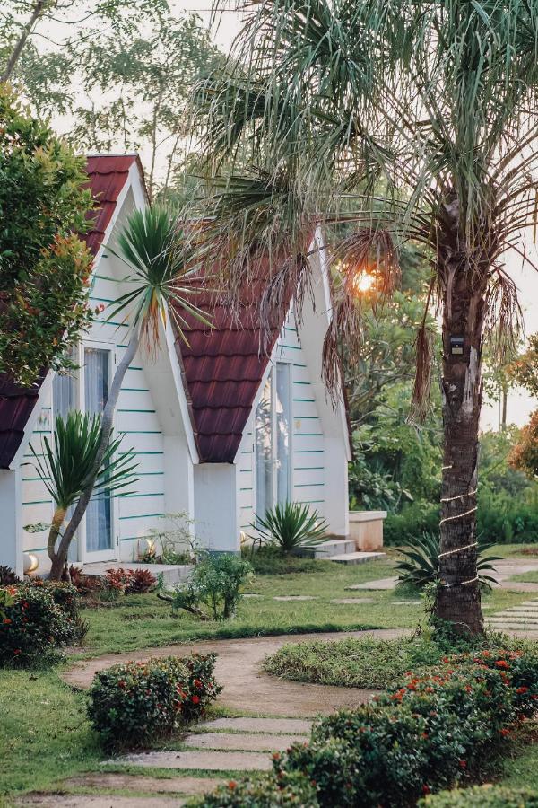 Image: Seaside Villa & Muse Beach Resto