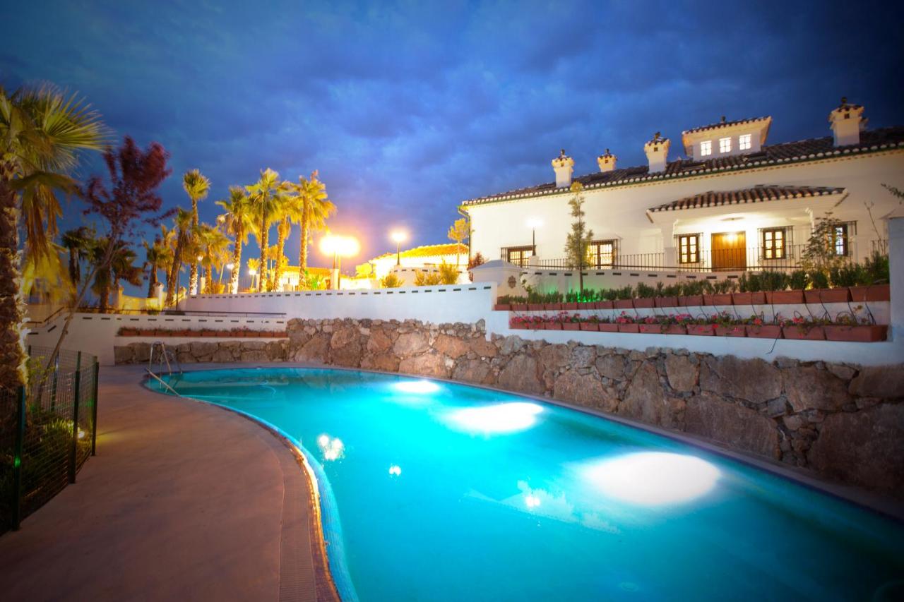 Country house Cortijo de la fuente, La Bobadilla ...
